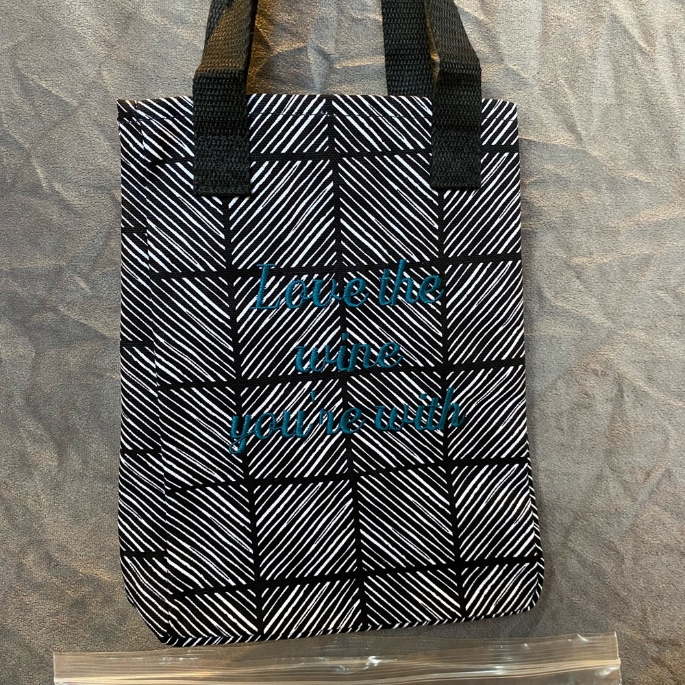 Thirty-One Wine Tote - Holds two Bottles!